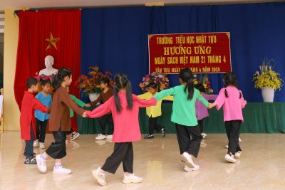 SÔI NỔI HOẠT ĐỘNG HƯỞNG ỨNG NGÀY SÁCH VÀ VĂN HÓA ĐỌC TẠI TRƯỜNG TIỂU HỌC NHẬT TỰU