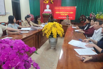 Chi bộ Trường Tiểu học Nhật Tựu tổ chức kiểm điểm đảng viên năm 2025