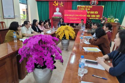 Chi bộ Trường Tiểu học Nhật Tựu kết nạp đảng viên mới